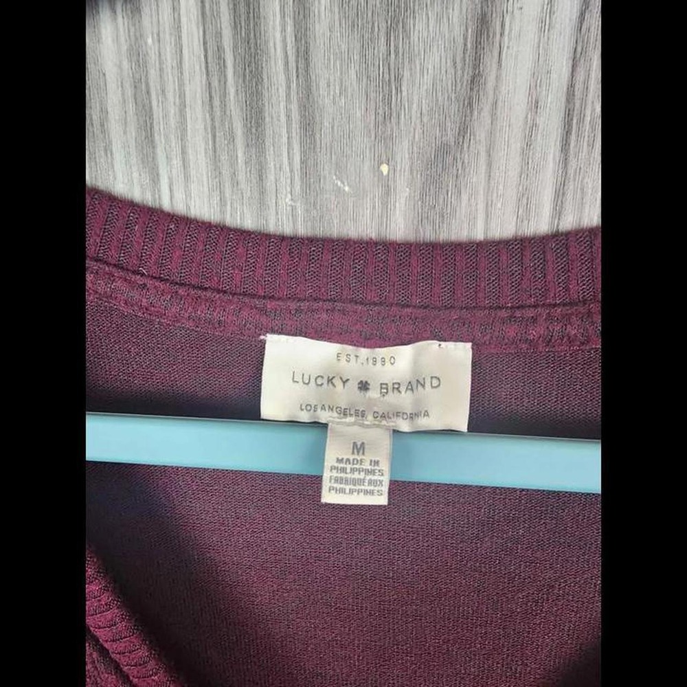 Lucky Brand Womens Burgundy V-Neck Long Sleeve Knit Top Side Slits Size M - Picture 4 of 5